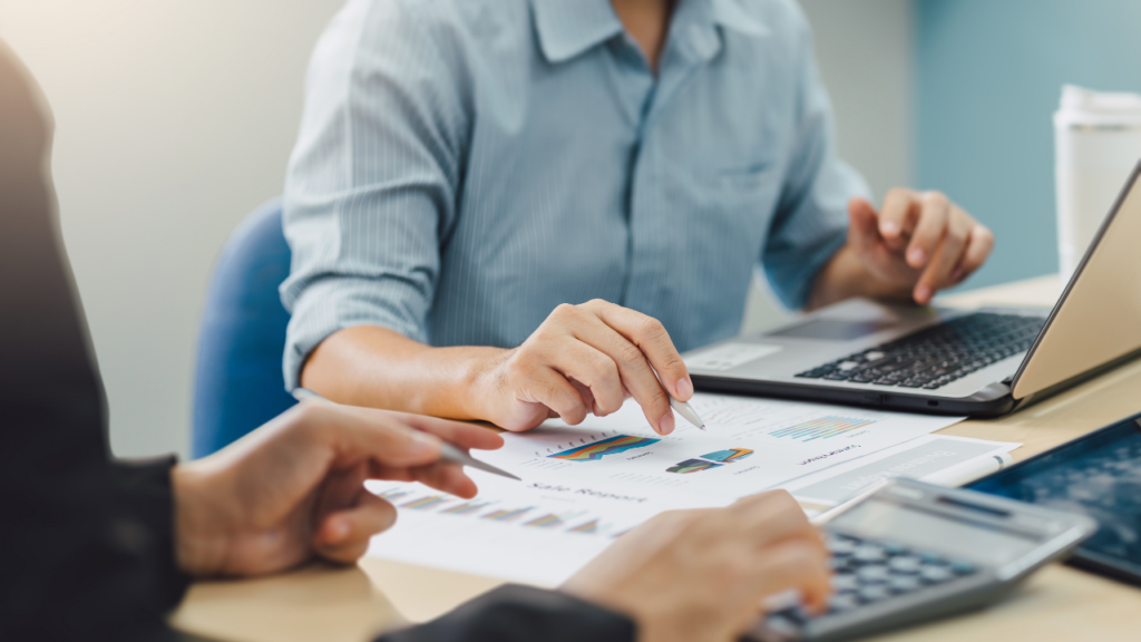 cash flow management for small businesses, accounts receivable strategies to improve cash flow,